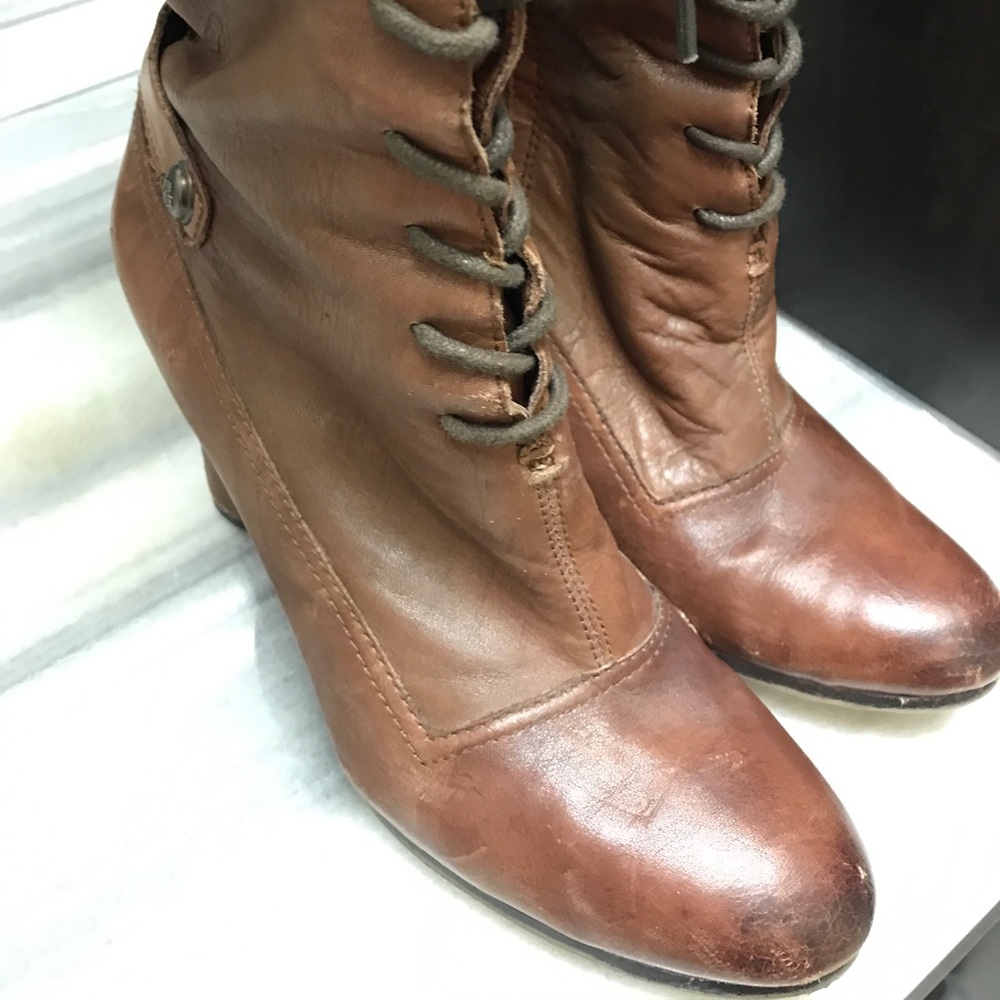 Boots - Picture 4 of 5